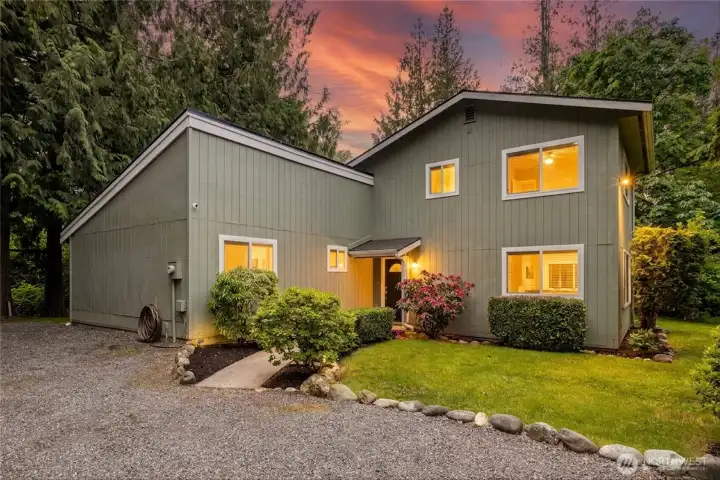 Peaceful country living on scenic Ten Mile Road