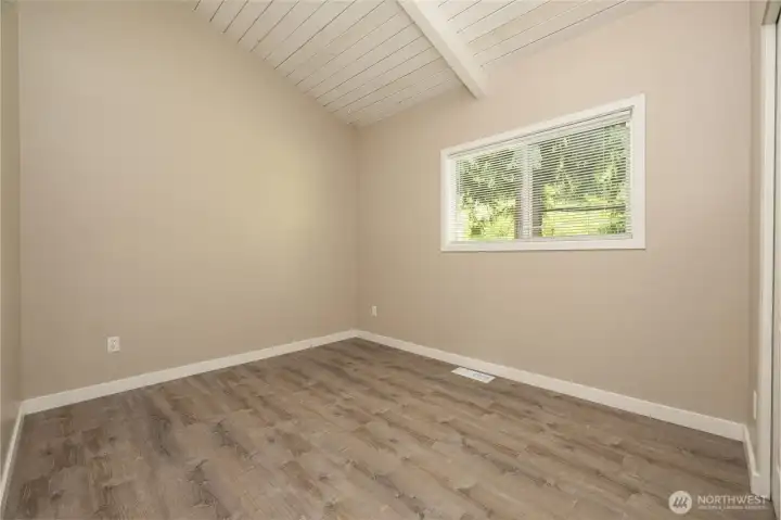 Flexible room for guests, office space, hobbies, or additional living use