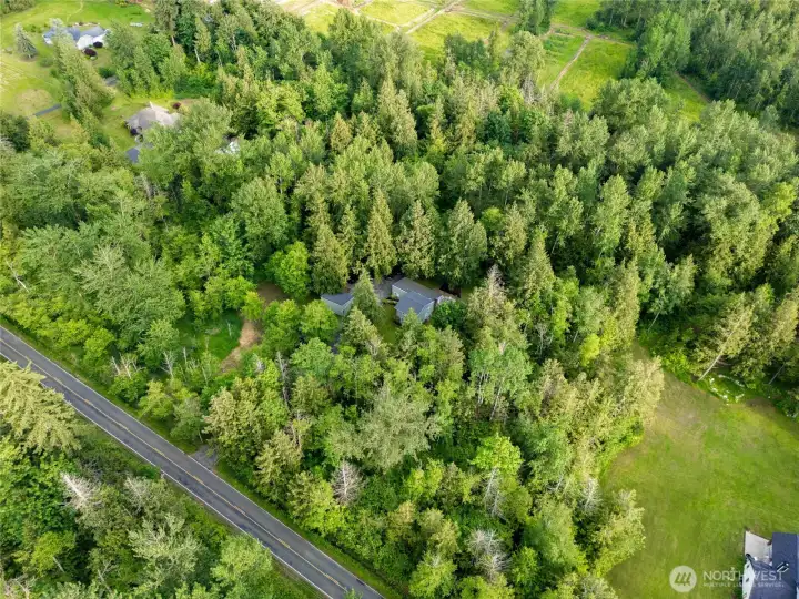 Scenic Ten Mile Road setting with privacy and convenience