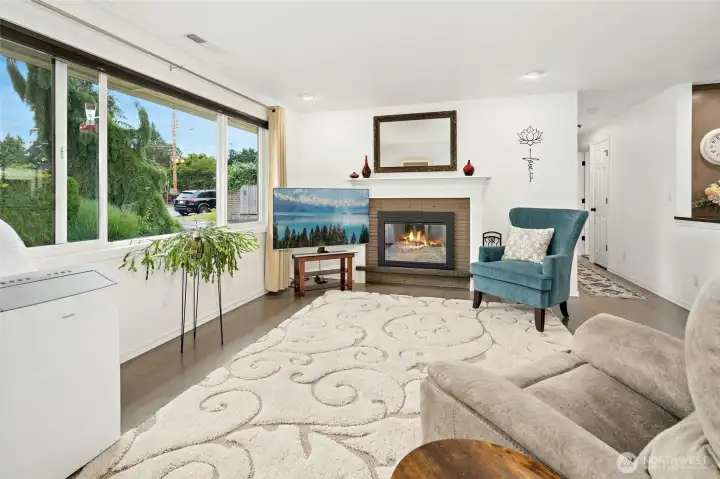 Plenty of light through large picture windows that look out over the private front yard landscaping. Plenty of light through large picture windows that look out over the private front yard landscaping.