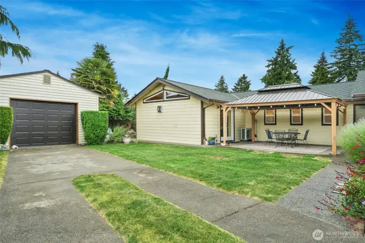 Second garage for your ride or storage. Third unit possibility?! Second garage for your ride or storage. Third unit possibility?!