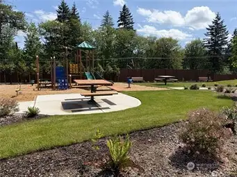 Large, quiet community park exclusive to the 23 homes here at Parkland Heights Large, quiet community park exclusive to the 23 homes here at Parkland Heights