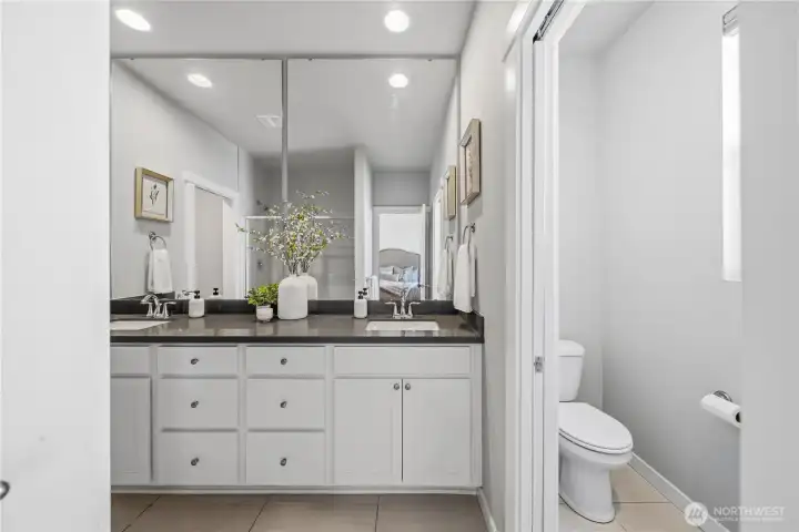 Main Floor En Suite