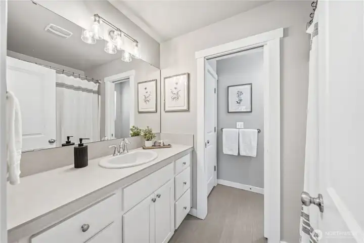 Upstairs En Suite
