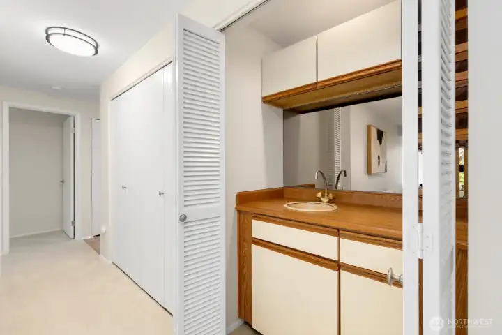 The wet bar adds class and convenience and a centerpoint for hosting successful parties. The wet bar adds class and convenience and a centerpoint for hosting successful parties.