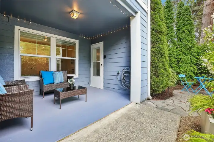 Covered patio freshly painted with private access (no building entry needed) Covered patio freshly painted with private access (no building entry needed)