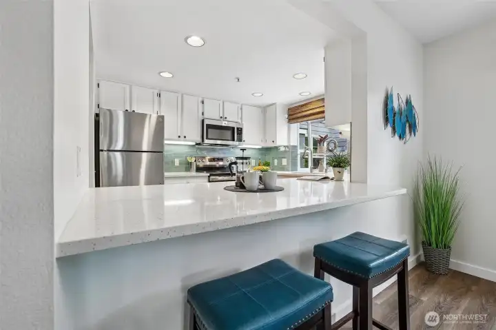Extended peninsula countertop creates a conversational area with the chef! Extended peninsula countertop creates a conversational area with the chef!