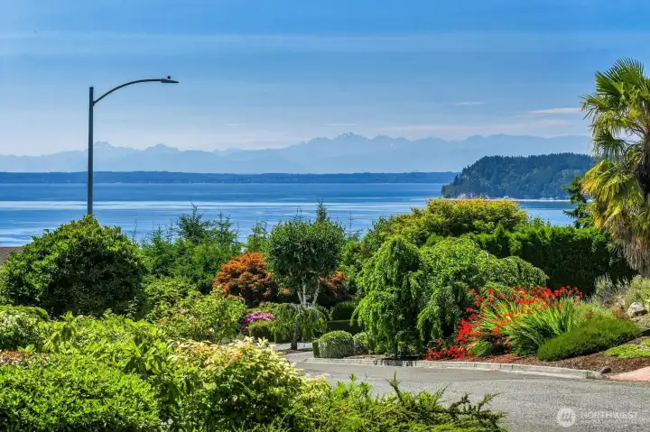 Amazing Puget Sound and Olympic Mountain views create an unforgettable backdrop!