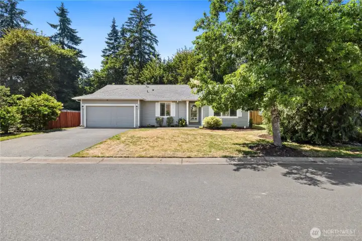 Welcome to this charming single story home! Welcome to this charming single story home!