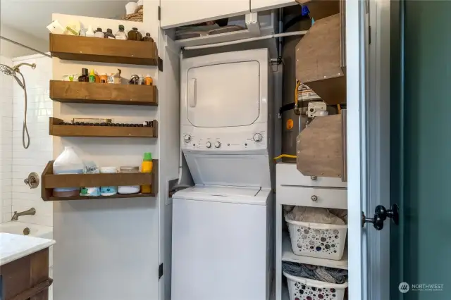 ADU - Bathroom w/washer & dryer