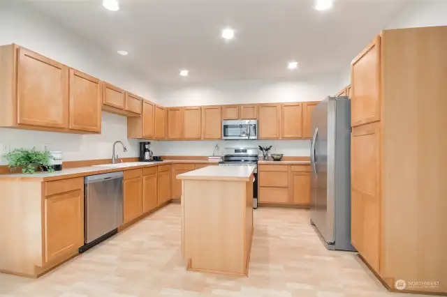 Great kitchen with brand new stainless steel appliances, lots of cabinets & counter space