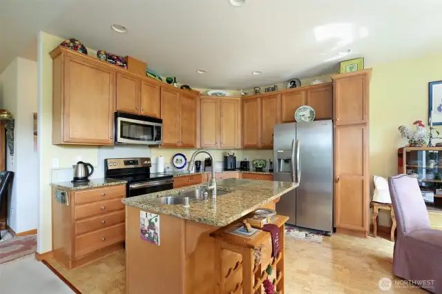 Kitchen with eat in bar
