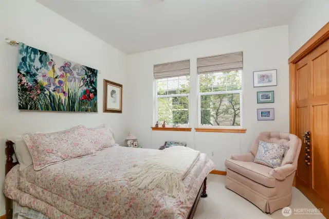 2nd bedroom with sit in space