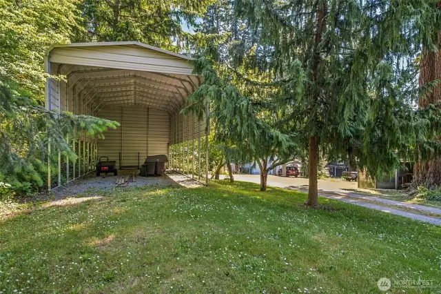 Covered RV Parking and long driveway for ample privacy!
