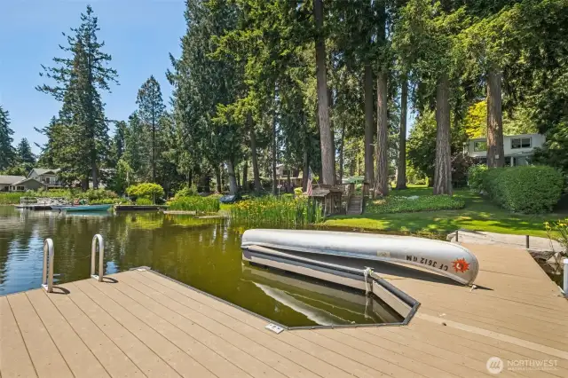 Have fun with all the outdoor activities like Kayaking or canoeing on the lake.