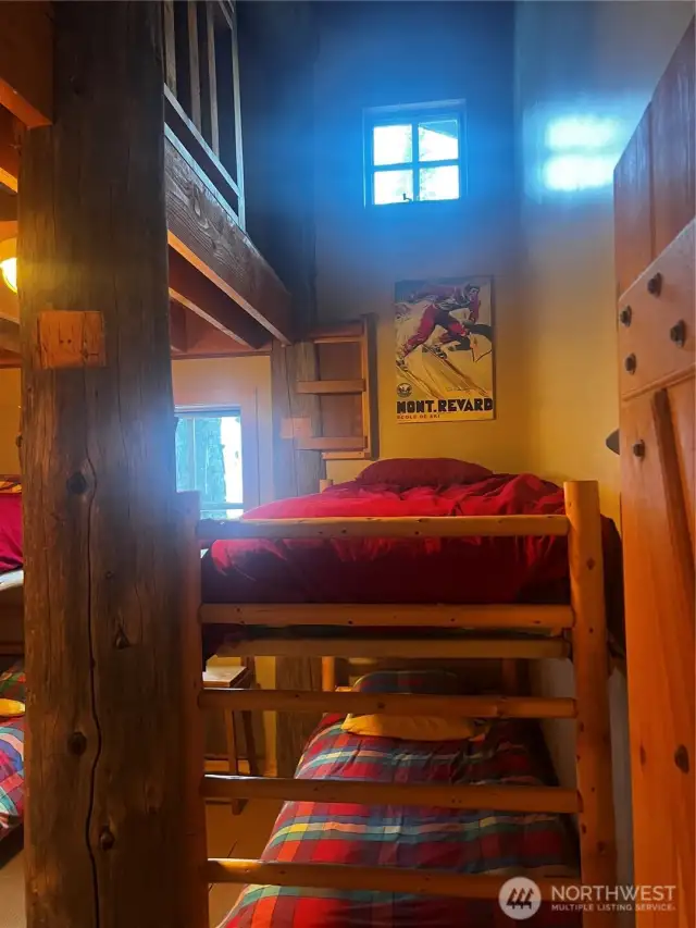 Bunk room with 4 Twins