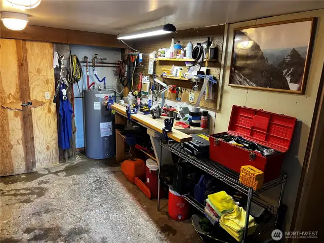 Large workshop for ski tuning