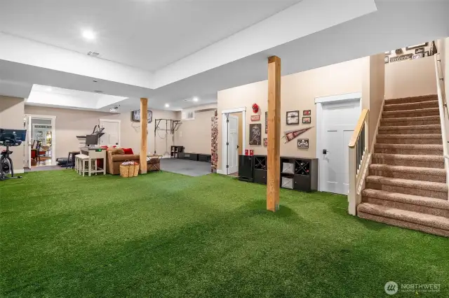 This basement is a sporty dream with astro turf flooring perfect for recreation, kicking around a ball, or even practicing your putting game. There’s a dedicated workout area with padded flooring, carpeted stairs for quiet access, and soaring 10-foot ceilings that keep it feeling spacious. Plus, a walk-in storage room keeps clutter out of sight. Bonus: direct access to the 1-bedroom basement Airbnb, with flexible connection options if you want to open the doors.
