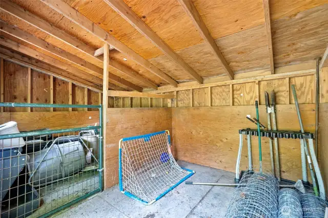 Currently a single stall with hay storage
