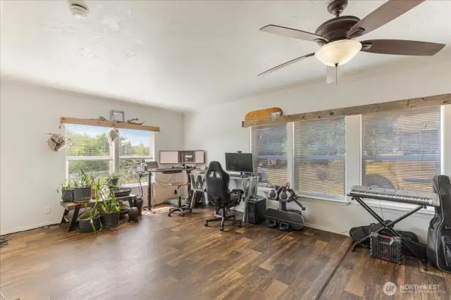 #4 bedroom/den