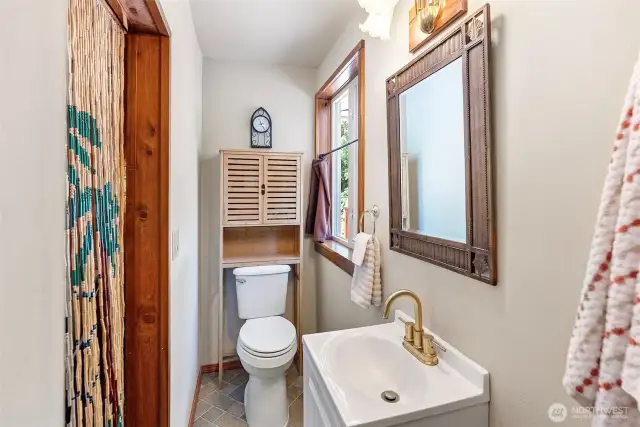 Loft bedroom half bathroom.