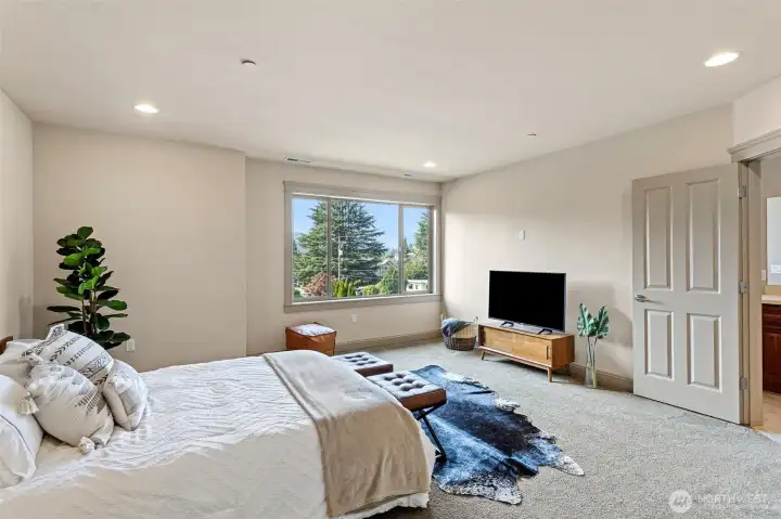 Very spacious primary suite