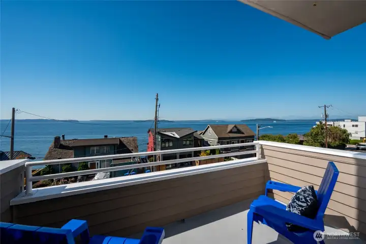 Large deck with 180 degree views.