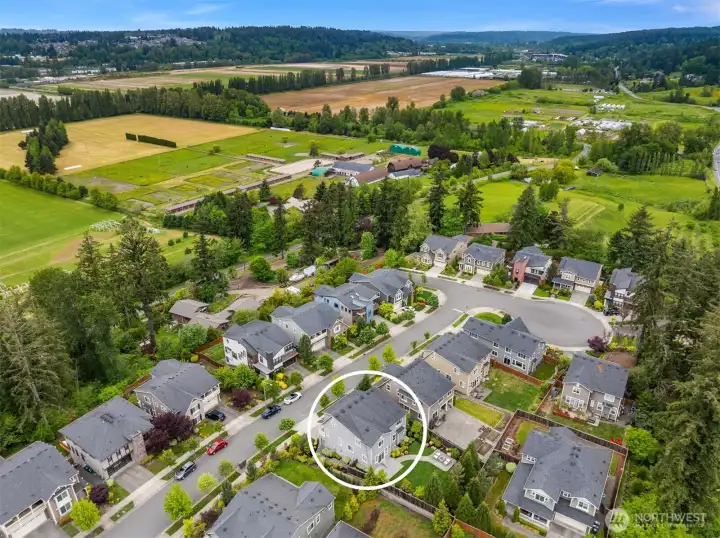 You are just minutes from Bella Bottega, Totem lake village, and award winning schools - everything you need for an active and enriched lifestyle!