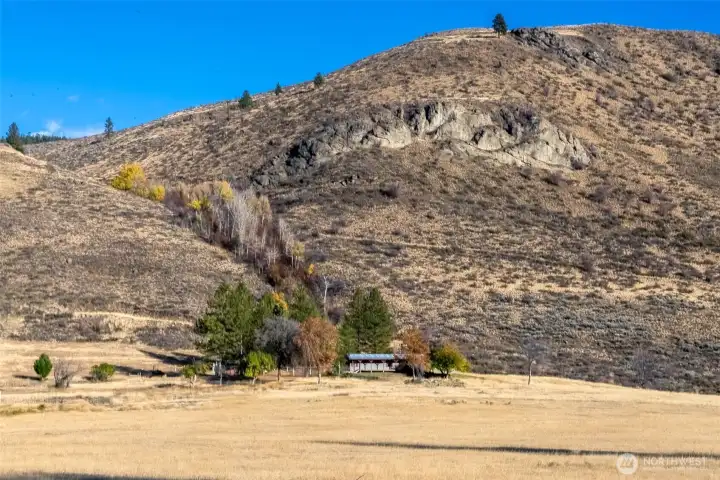 20.5 Acres bordered by State land on 2 sides