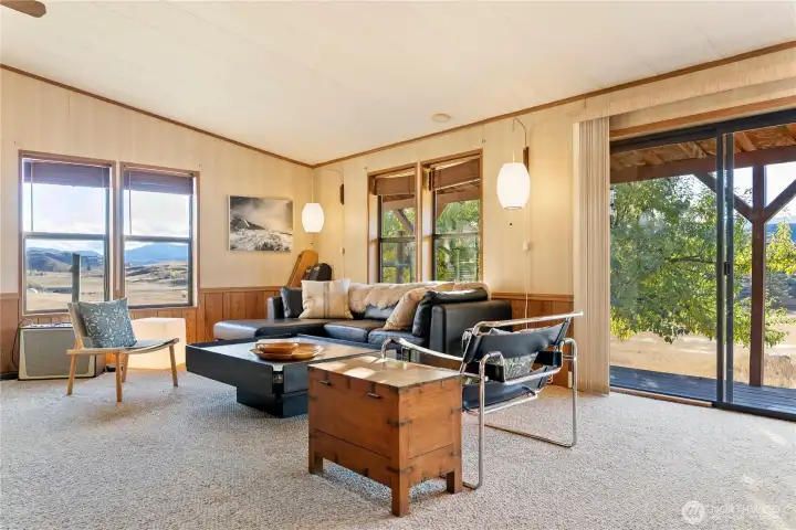 The clean and open interior makes for comfortable living.