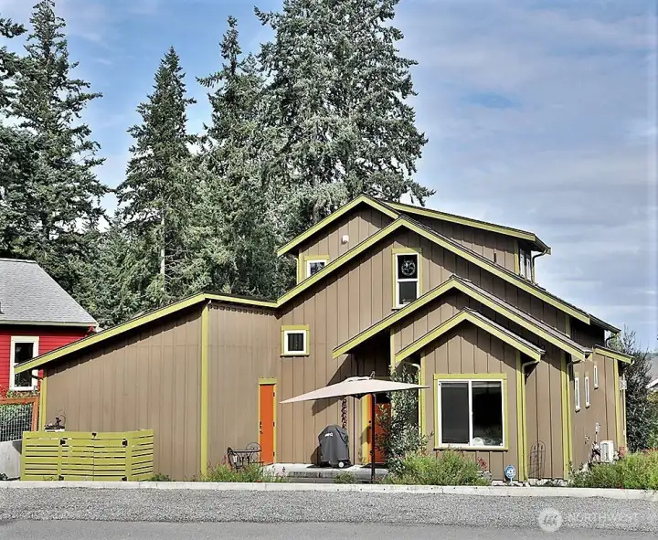 Clover Court is newest Highlands neighborhood, built 2017.  Egret one of the Highlands largest plans at 1461 Sqft.  Board and batten hardi-board siding is low maintenance, charming and pest resistant!