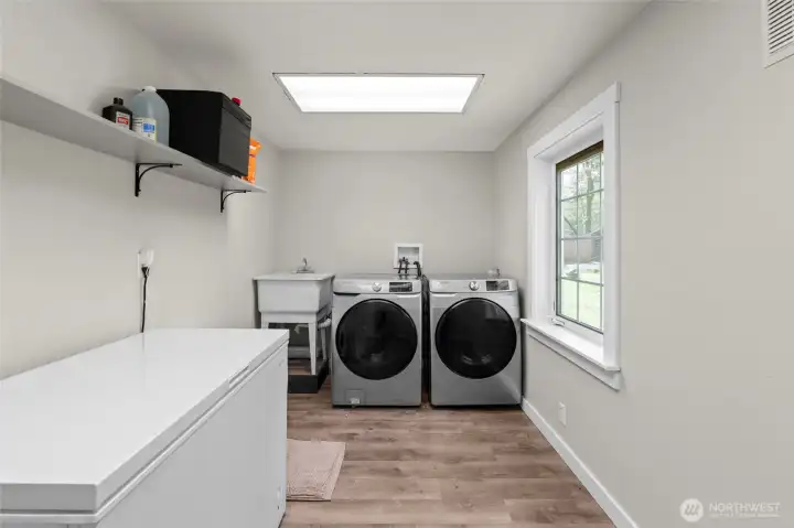 Large Laundry/Mudroom