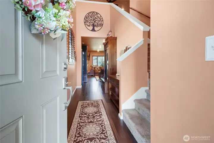 Come on in! Custom interior pain with laminate hardwood floors through out downstairs. Come on in! Custom interior pain with laminate hardwood floors through out downstairs.