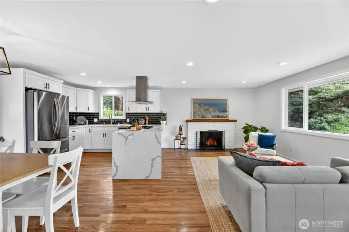 Beautiful Hardwood Floors Throughout Main Living Areas Beautiful Hardwood Floors Throughout Main Living Areas