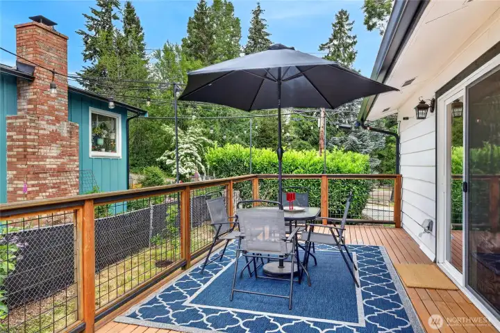Large Outdoor Dining Space Off the Kitchen/Dining Area Large Outdoor Dining Space Off the Kitchen/Dining Area