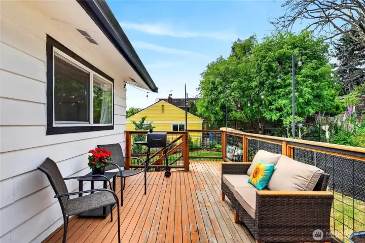 Plenty of Room to Relax, Grill and Gather Plenty of Room to Relax, Grill and Gather