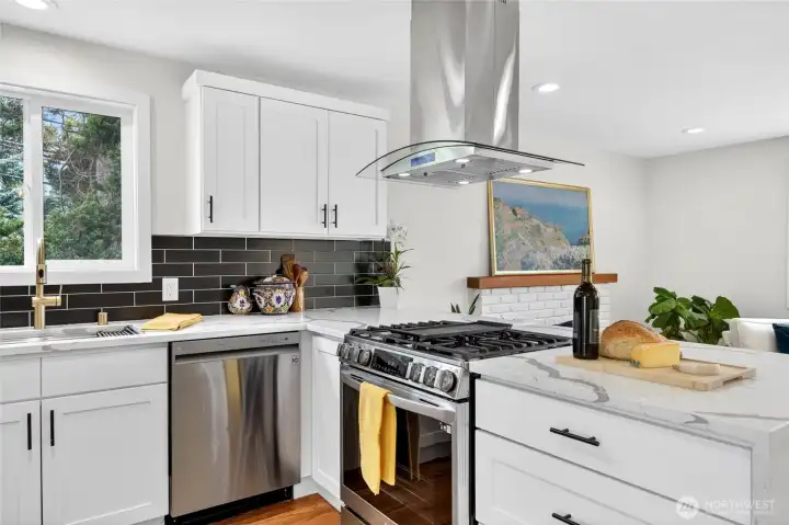 Sleek Kitchen Design with Gas Range Sleek Kitchen Design with Gas Range