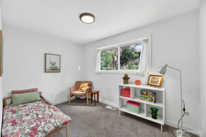 Bright Main Floor Bedroom Overlooking Backyard Bright Main Floor Bedroom Overlooking Backyard