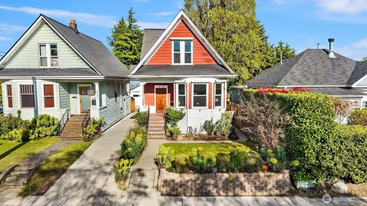 Welcome to this centrally located Caiputal Hill home that blends timeless character with everyday functionality.