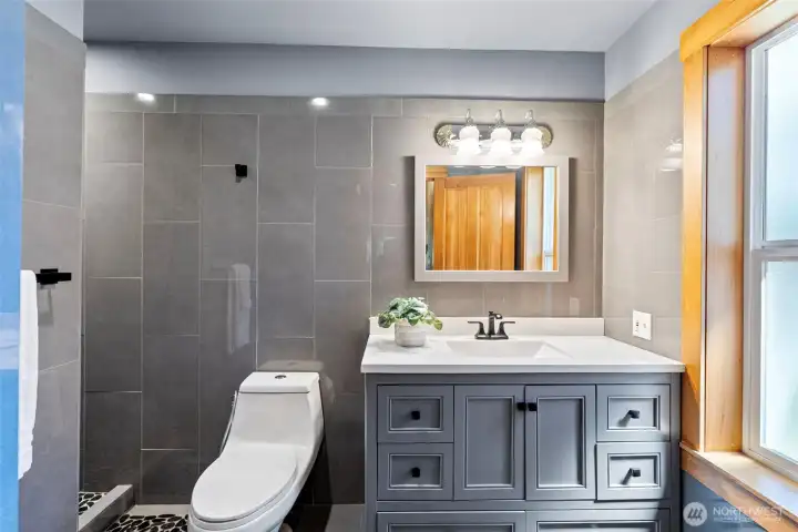 Fulll bath on main level Fulll bath on main level