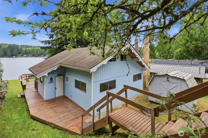 Cute lakefront cabin