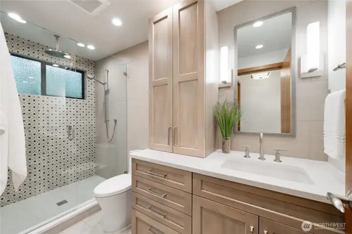 The main floor bathroom with beautiful detailing. It's conveniently located right next to the main floor bedroom making it an excellent guest suite. The main floor bathroom with beautiful detailing. It's conveniently located right next to the main floor bedroom making it an excellent guest suite.