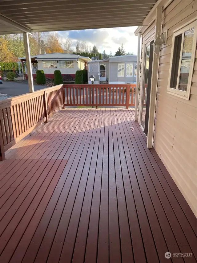 Large expansive newer deck