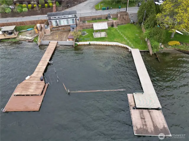 Dock to right is your community area.