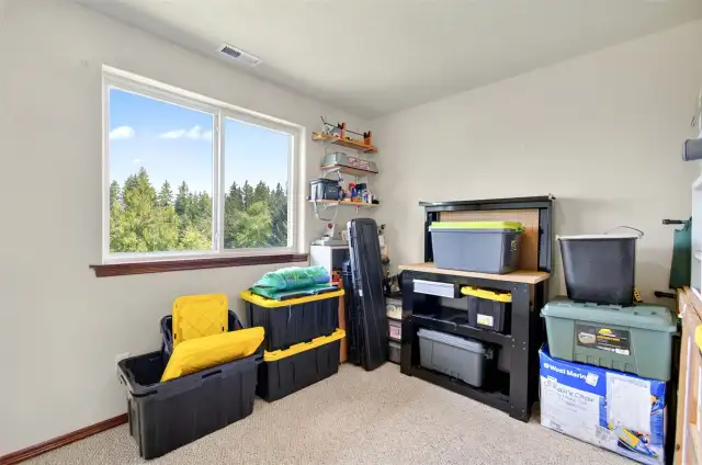 2nd bedroom /Den