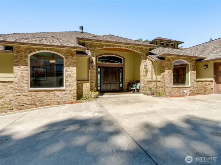 9.58 acres of riverfront property—room to live, grow, and dream.