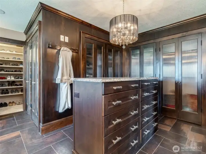 Oversized closet. Gorgeous bath. Pure retreat.
