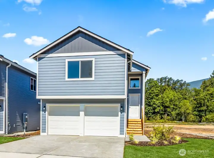 Photographs are for illustrative purposes only. Features, finishes, interior/exterior colors, landscaping and floorplan shown may vary from actual homes built.