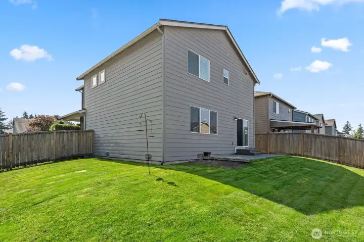 Large, fully fenced backyard