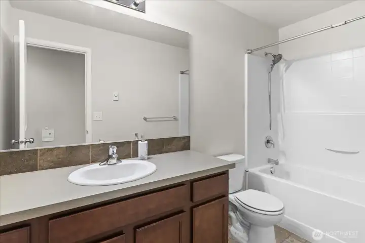 Upstairs full bathroom